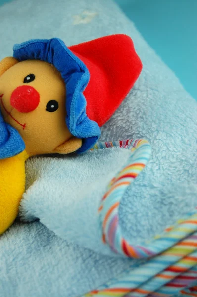 Bebek battaniyesi ve oyuncak — Stok fotoğraf