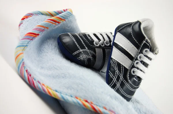 Manta y zapatos de bebé — Foto de Stock