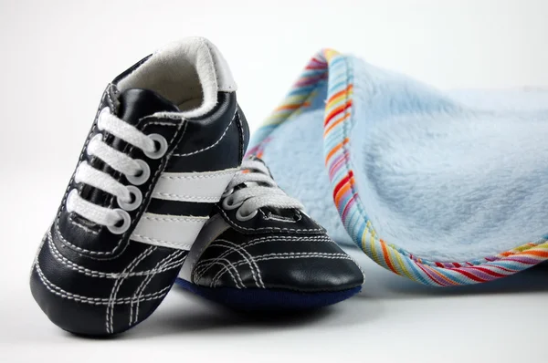 Babyfilt och skor — Stockfoto