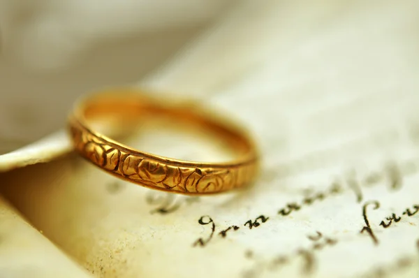 Vecchio anello nuziale — Foto Stock