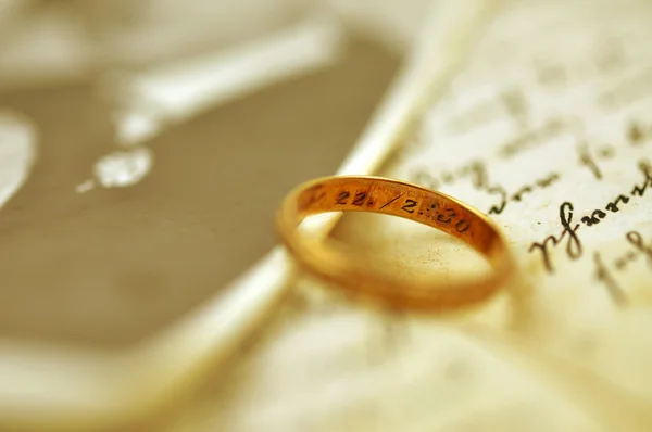 Staré snubní prsten — Stock fotografie