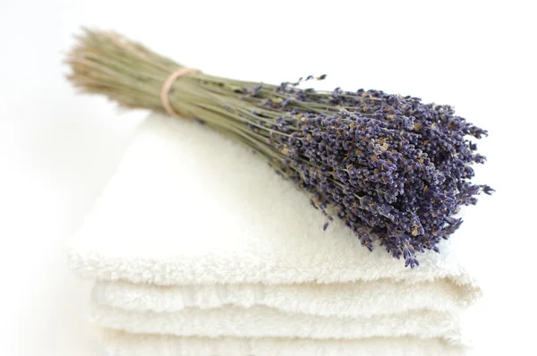 Lavender Bouquet on White Towels — Stock Photo, Image