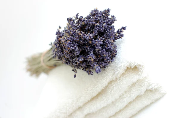 Lavender Bouquet on White Towels — Stock Photo, Image