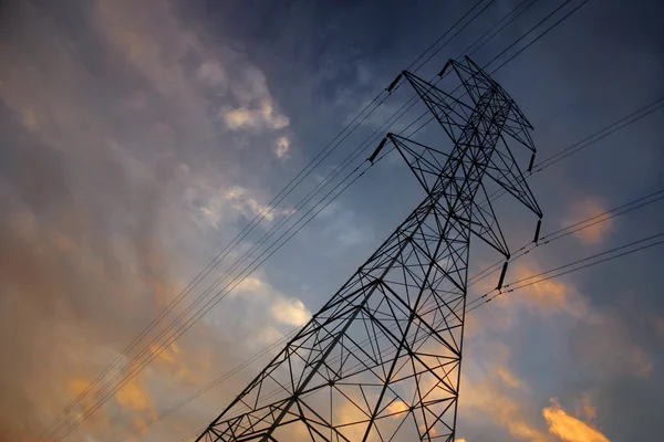 Rozvody elektrické energie na sunset3 — Stock fotografie