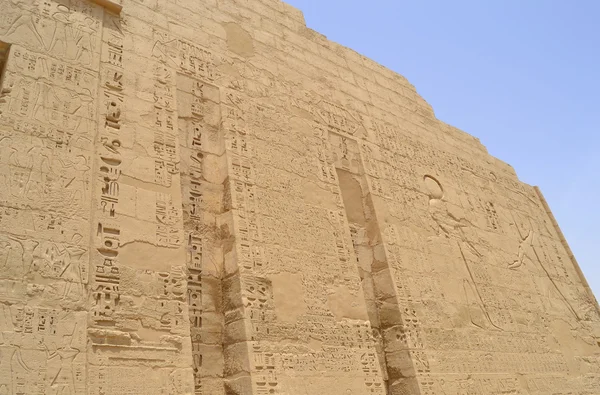 Hieroglify medinat habu świątyni — Zdjęcie stockowe