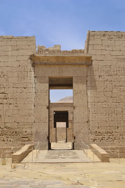Hieróglifos no Templo Medinat Habu — Fotografia de Stock