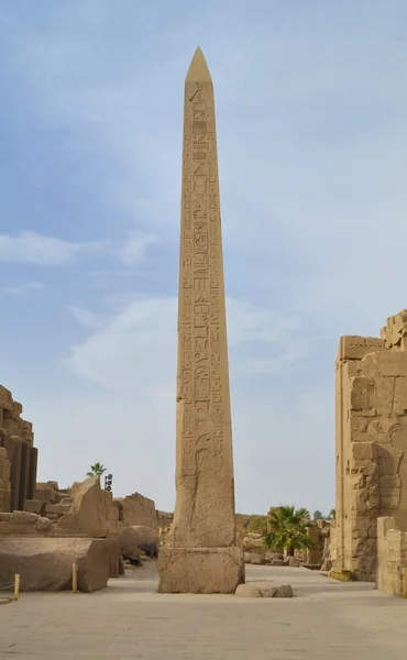 Obelisk w świątyni karnak w Luksorze — Zdjęcie stockowe