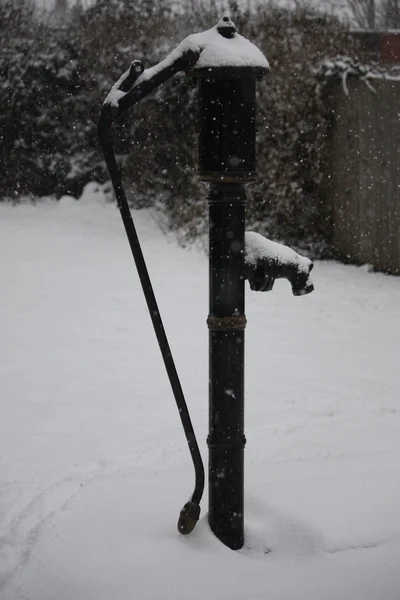 Snowy water pump — Stock Photo, Image