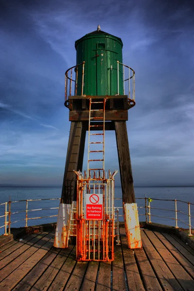 Whitby West Pier Beacon — Stockfoto