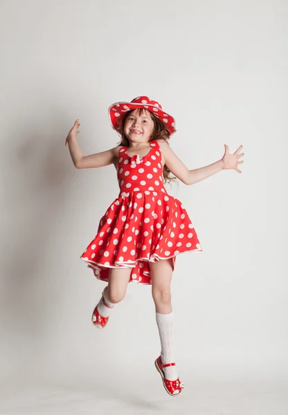 Menina em um vestido vermelho — Fotografia de Stock