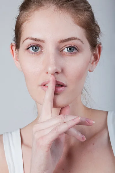She holds a finger to his mouth — Stock Photo, Image