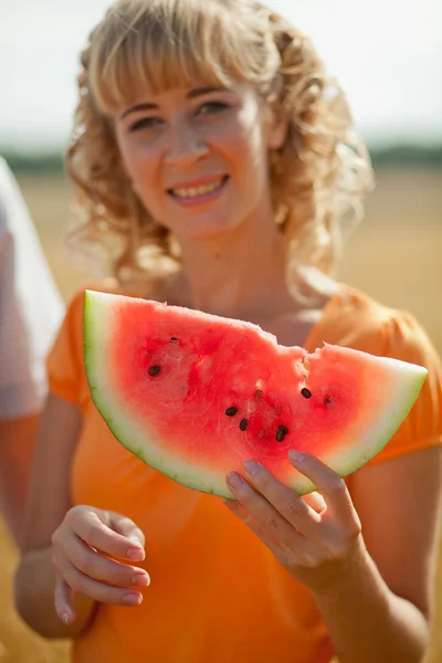 Eat watermelon — Stock Photo, Image