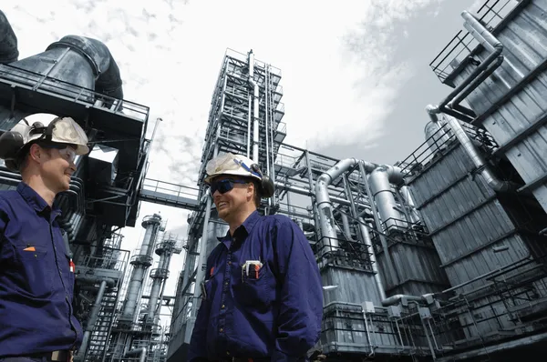 Petróleo, gas, combustible y trabajadores — Foto de Stock