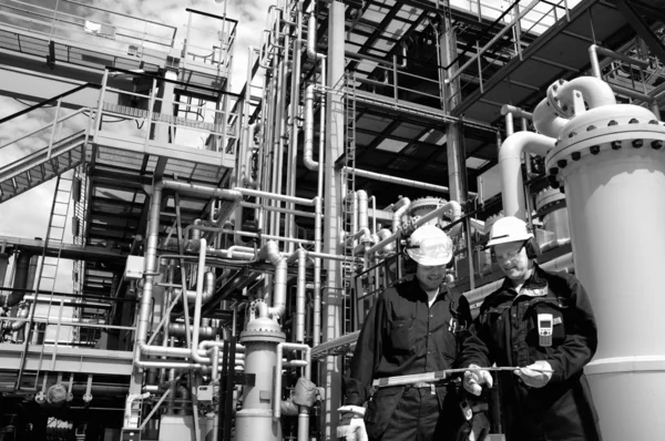 Petrol İşçileri ve rafineri sanayi — Stok fotoğraf