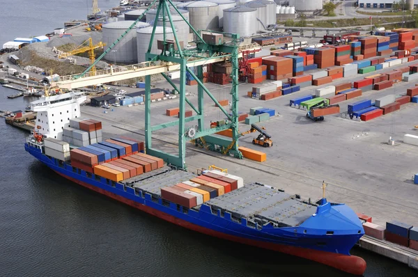 Container hamn och fartyg — Stockfoto