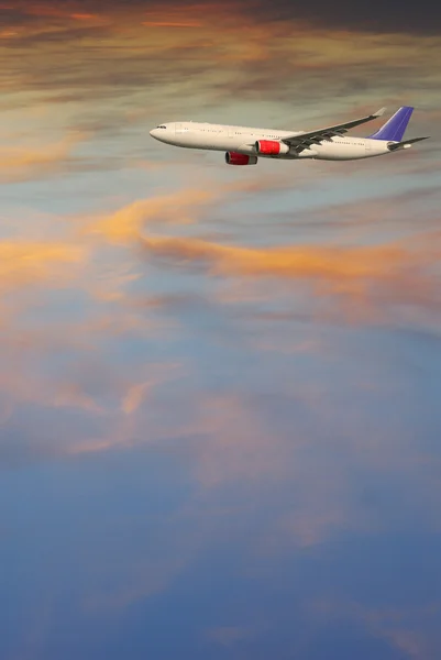 Aereo in volo — Foto Stock