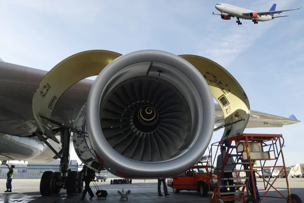 Aviões e motores a jato — Fotografia de Stock