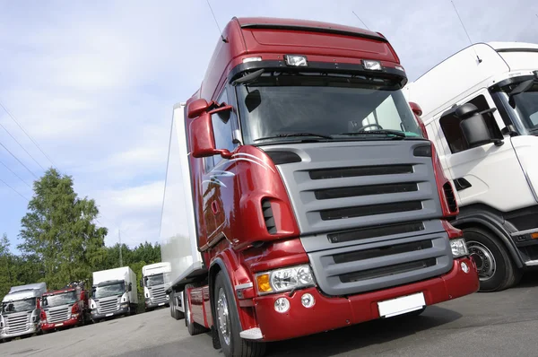 Vrachtwagens permanent op regel — Stockfoto
