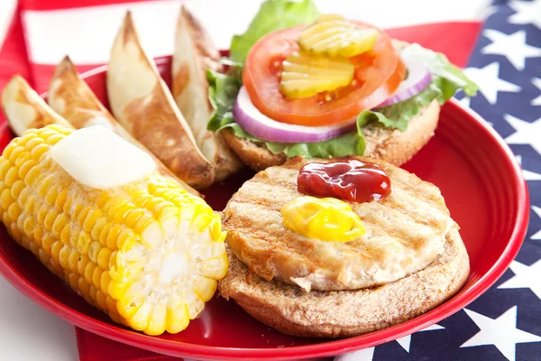 Negyedik július piknik - pulyka burgert — Stock Fotó