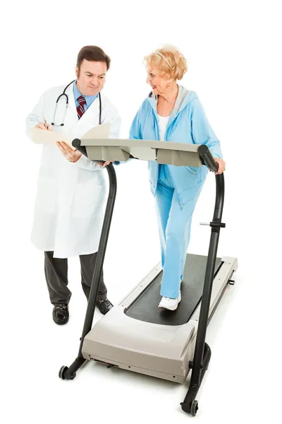 Doctor Evaluates Senior Fitness — Stock Photo, Image