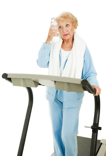 Passar äldre kvinna - svettig och trött — Stockfoto