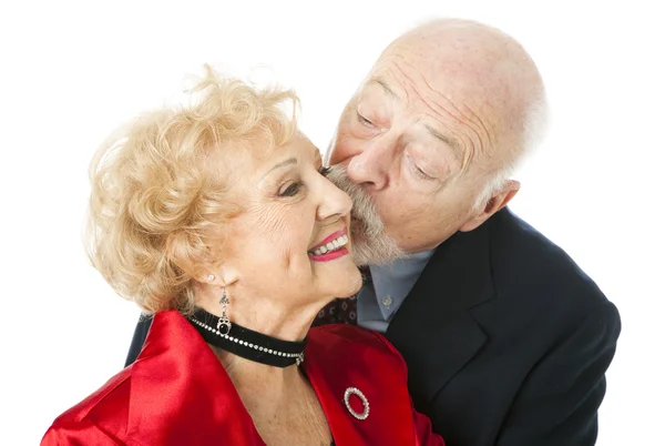 Ανώτερος ζευγάρι - Αγίου Βαλεντίνου φιλί — Φωτογραφία Αρχείου