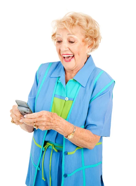 Senior femme aime textos — Photo