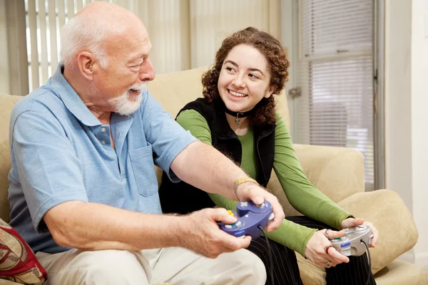할머니는 비디오 게임을 사랑 한다. — 스톡 사진