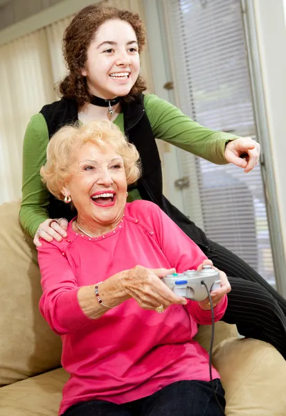 할머니는 비디오 게임을 사랑 한다. — 스톡 사진