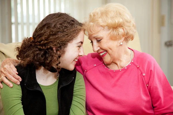 Büyükanne ve teen love — Stok fotoğraf