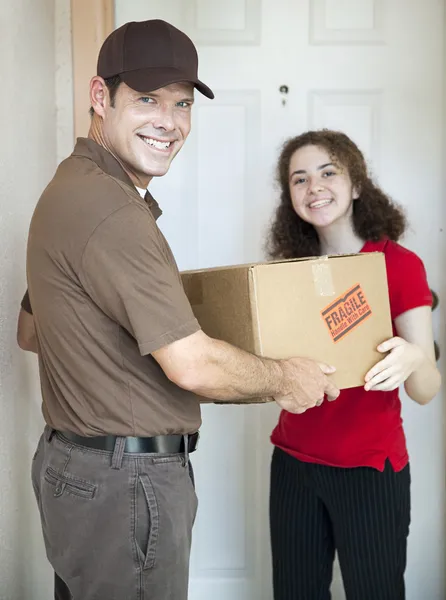Homem de entrega e cliente satisfeito — Fotografia de Stock