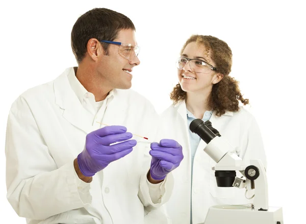 Cientistas que trabalham em conjunto — Fotografia de Stock