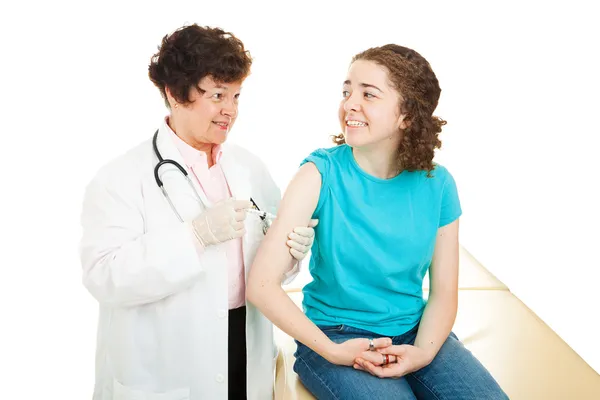 Teenager nervös wegen Impfung — Stockfoto
