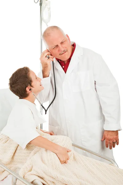 Çocuğun Hastanede doktor ile — Stok fotoğraf