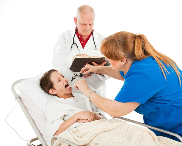 Педиатрия - несчастный пациент — стоковое фото