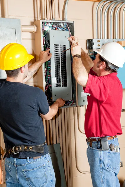 Elektrikli kırıcı panel onarım — Stok fotoğraf