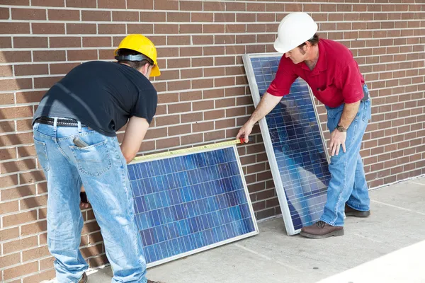 Meten van fotovoltaïsche panelen — Stockfoto