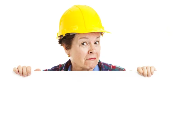女性の建設労働者 - ピーカブー — ストック写真