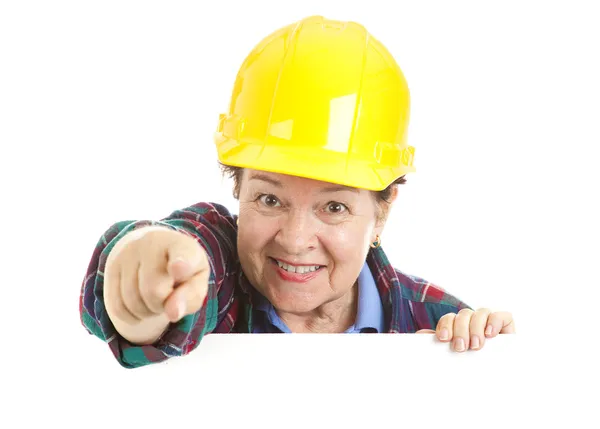 指向的女性建筑工人 — 图库照片