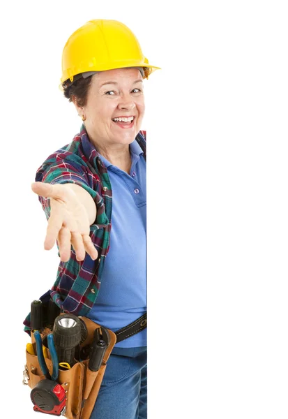 Vrouwelijke werknemer presenteert — Stockfoto