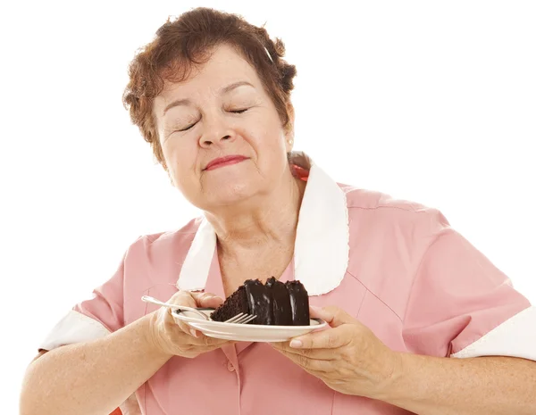 Kellnerin liebt Schokoladenkuchen — Stockfoto