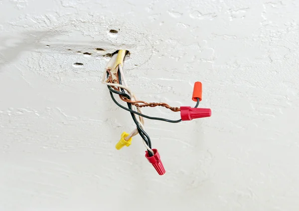 Odsłonięte przewody elektryczne — Zdjęcie stockowe