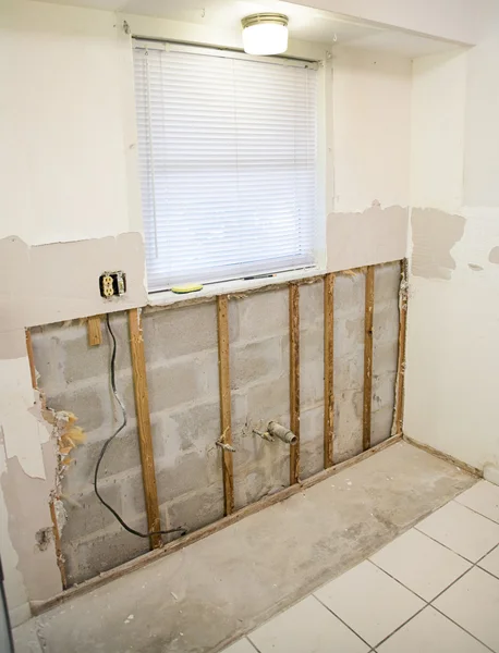 Replacing Mouldy Drywall — Stock Photo, Image