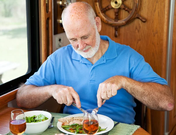 RV старший чоловік здорове харчування — стокове фото