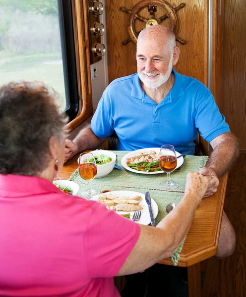RV yaşlılar - yemek sohbeti — Stok fotoğraf