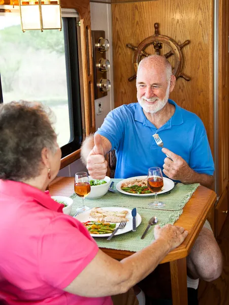 Rv senioren - tolles Abendessen — Stockfoto