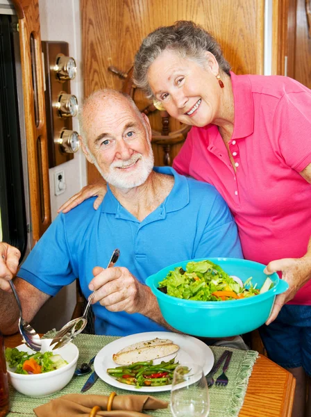 Seniorzy RV - zaprasza na kolacje — Zdjęcie stockowe