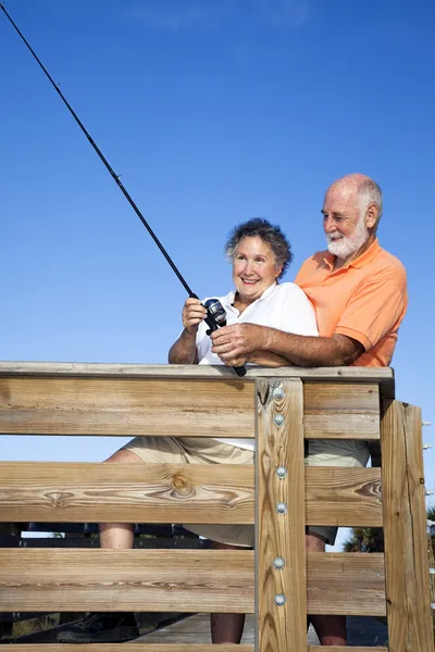 Ανώτερος ζευγάρι - διασκέδαση αλιεία — Φωτογραφία Αρχείου