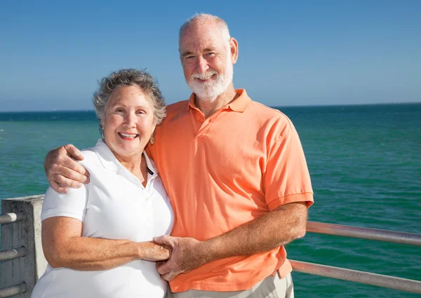 Äldre par på semester — Stockfoto
