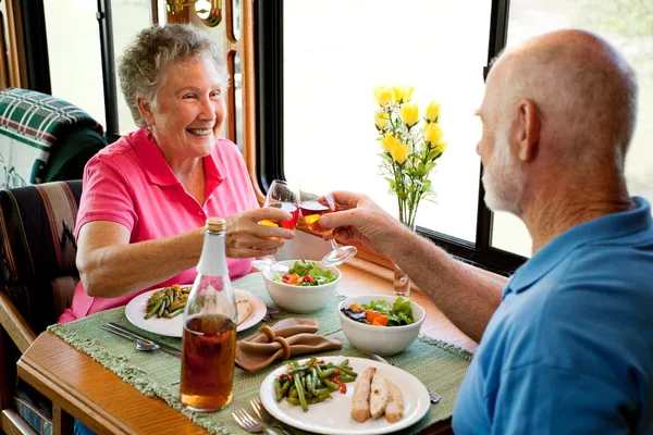 Rv Senioren - romantisches Abendessen Stockfoto
